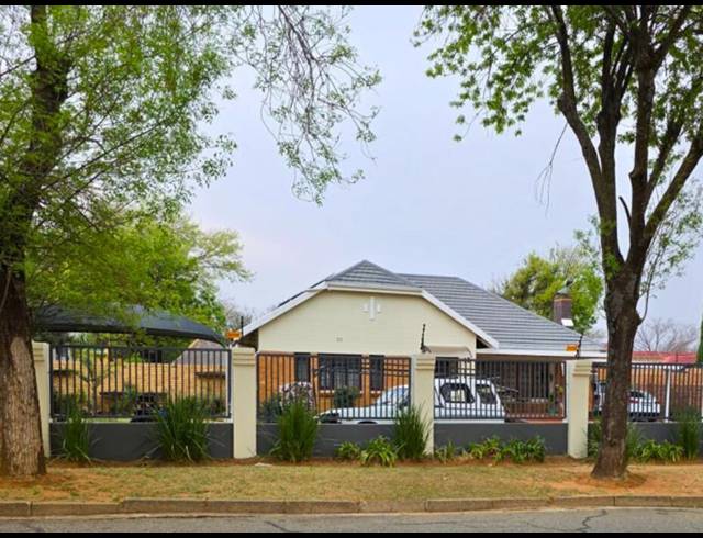 4 BEDROOM HOUSE FOR SALE IN PARKDENE